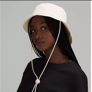 NWT Lululemon wide brim bucket hat with strap